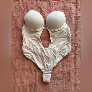 Bridal Strapless Backless Plunge Shapewear Bodysuit Bra NWOT Nude size 32B small